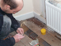 Fitting new radiator 200.jpg (10133 bytes)